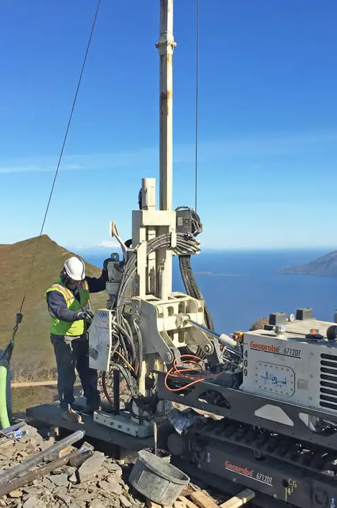 6712DT Small Drilling Rig | Geoprobe Systems®
